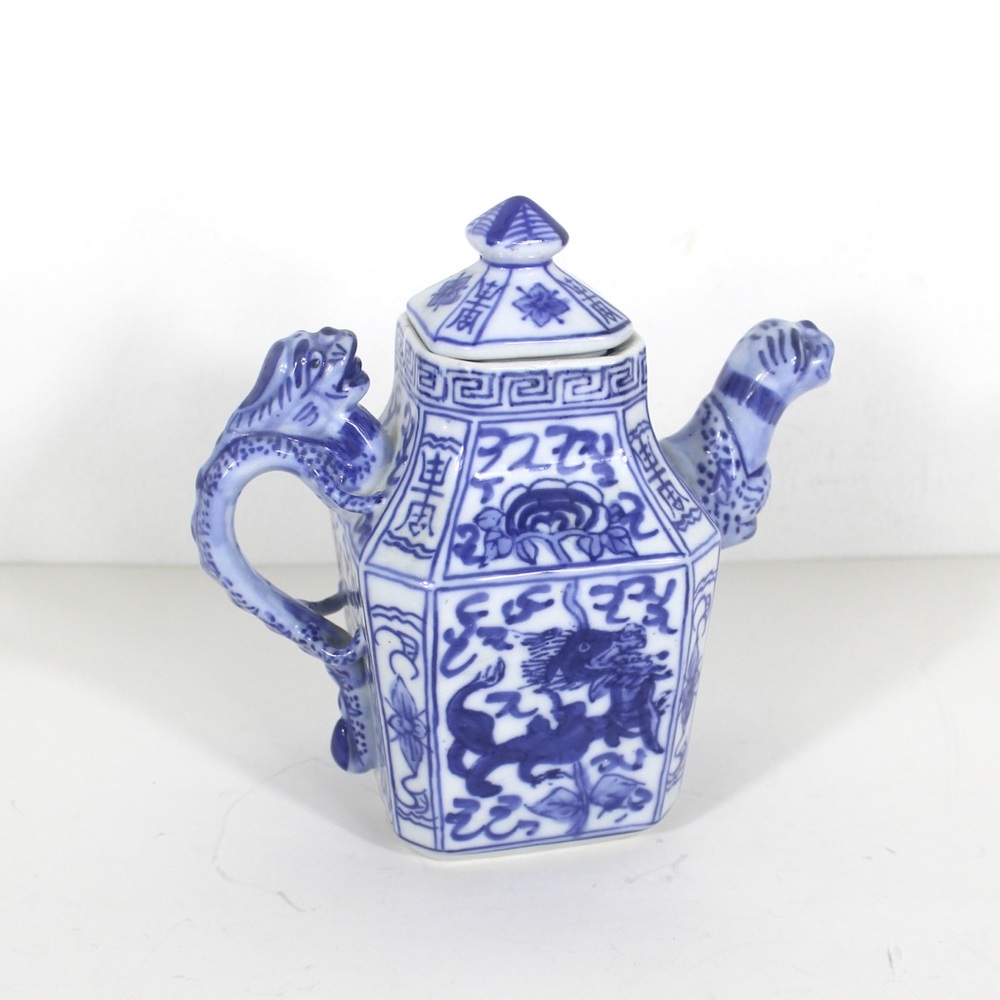 Vintage Chinese Qianlong Nian Zhi porcelain teapot, featuring a blue and white
